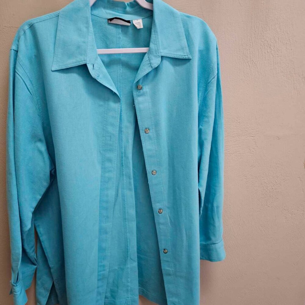 Beautiful long sleeve Aqua linen-cotton blouse excellent condition
